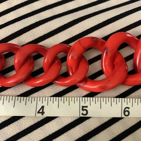 TORY BURCH GRADUATED RESIN NECKLACE WITH MONOGRAM CLASP - Picture 8 of 10